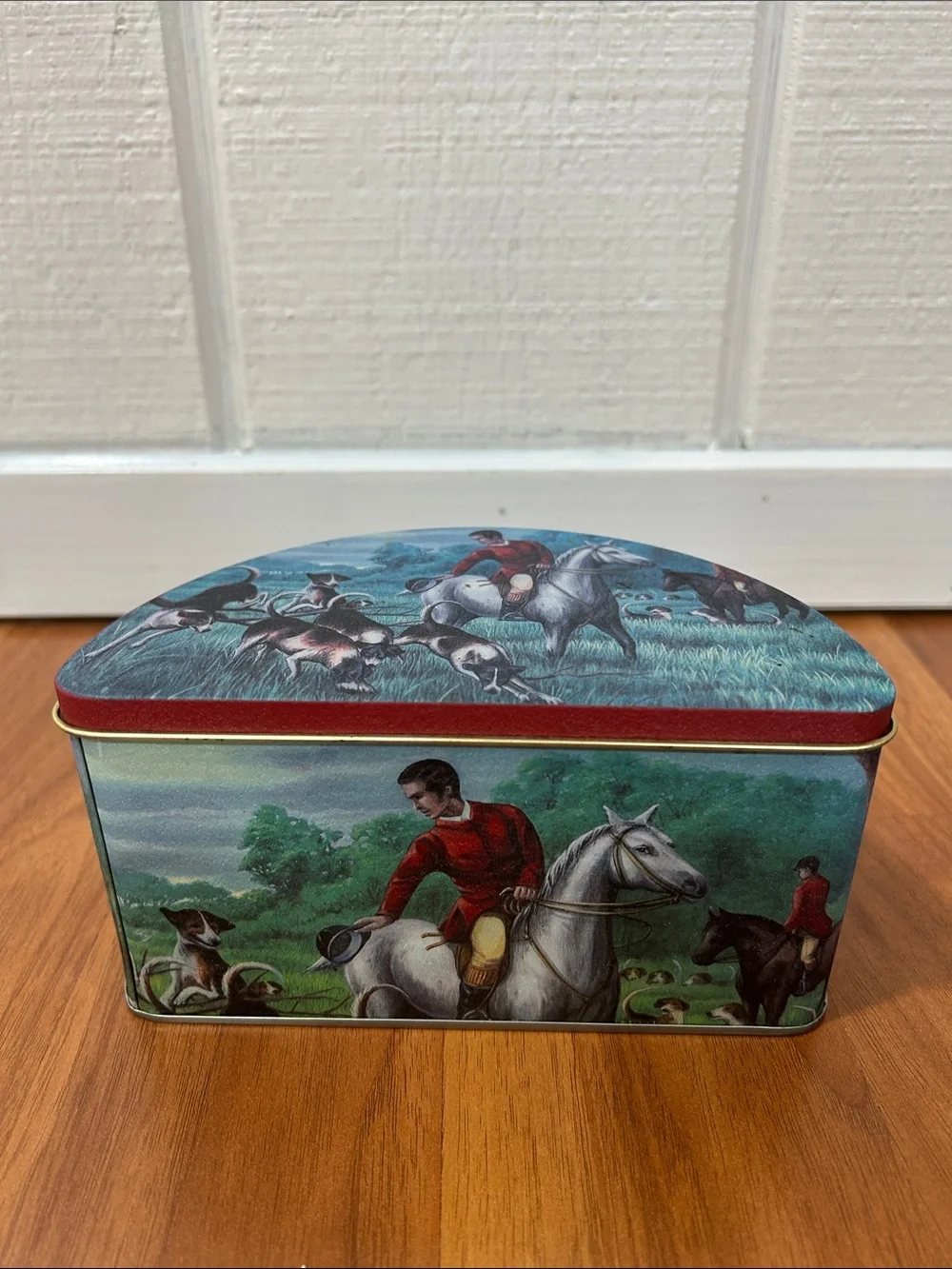 Vintage Lithographed Equestrian Hunt Scene Tin Box